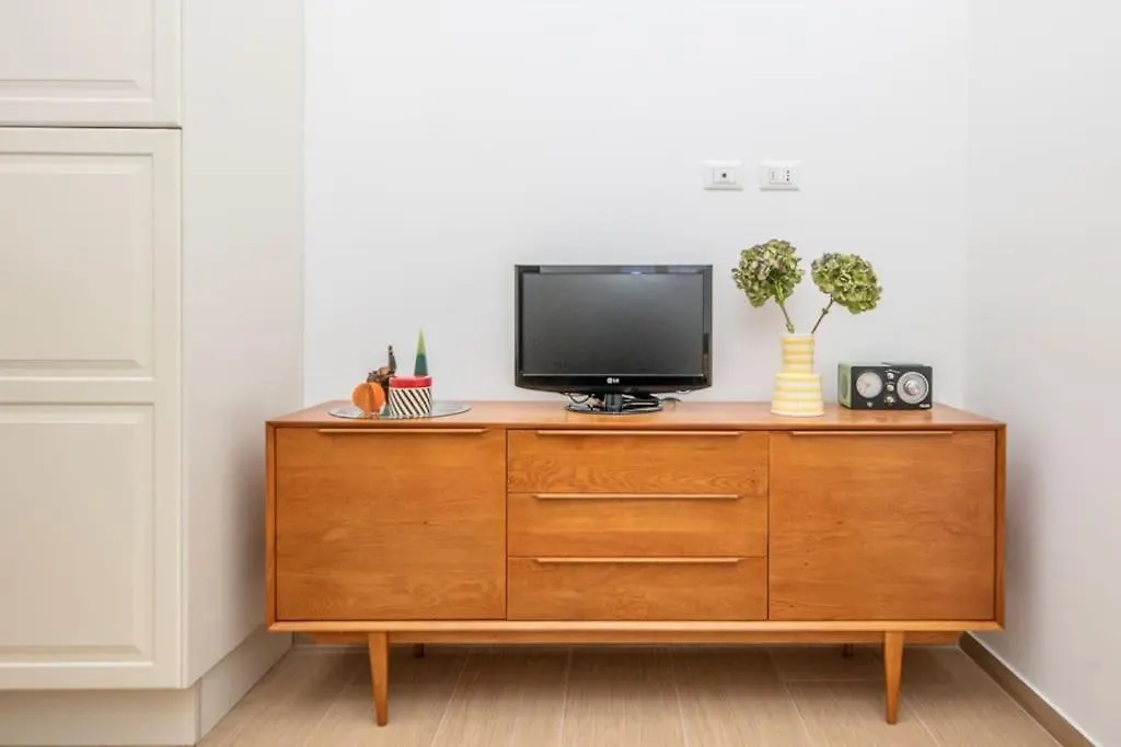 Ferienwohnung Liberty House, In Stile Retro! Mailand