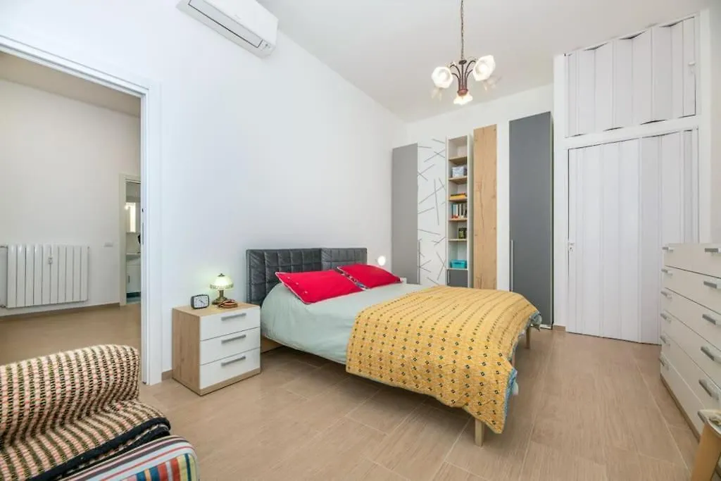 Ferienwohnung Liberty House, In Stile Retro! Mailand Apartment
