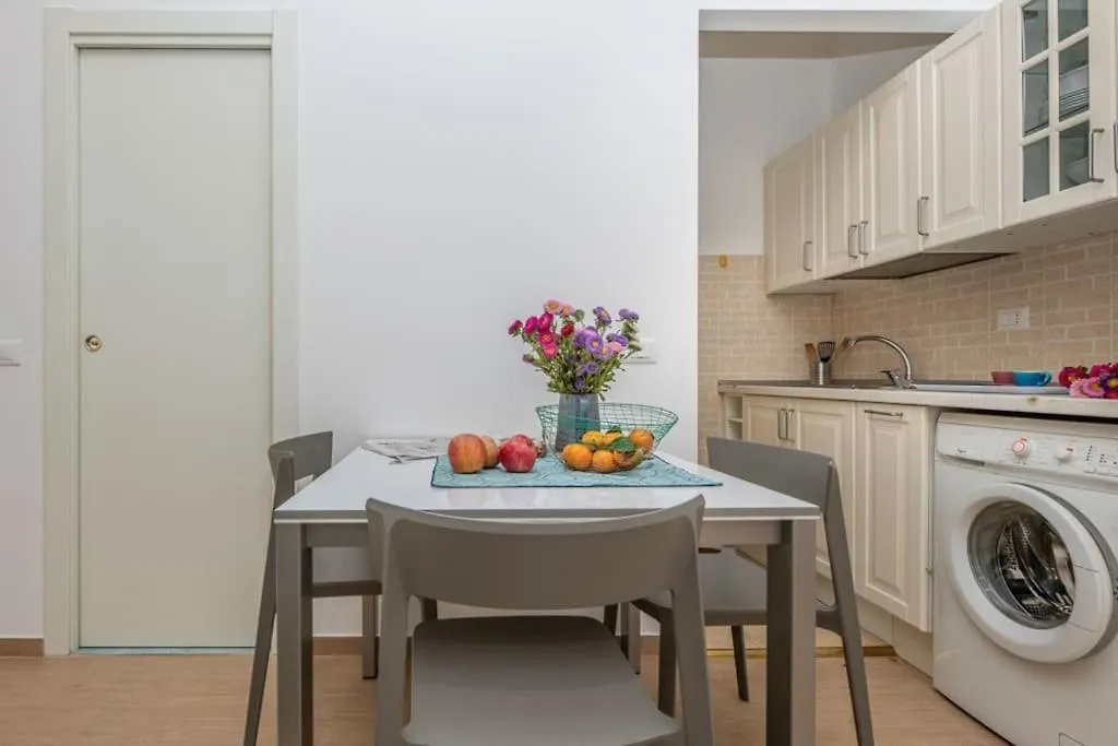 Ferienwohnung Liberty House, In Stile Retro! Mailand