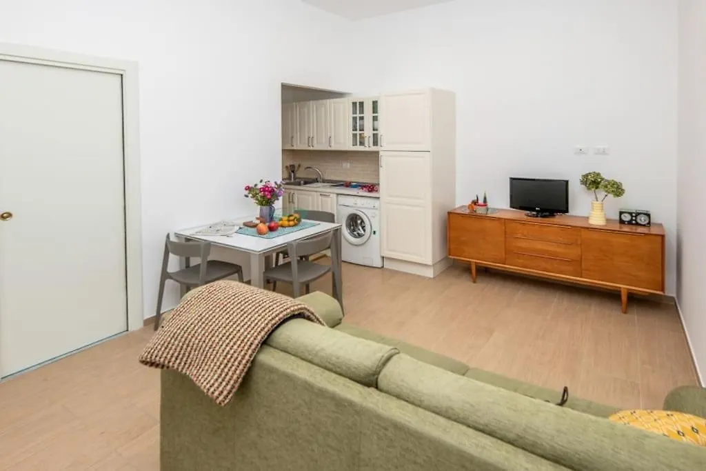 Apartment Ferienwohnung Liberty House, In Stile Retro! Mailand Italien