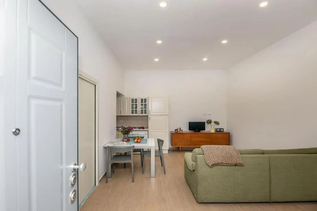 Apartment Ferienwohnung Liberty House, In Stile Retro! Mailand