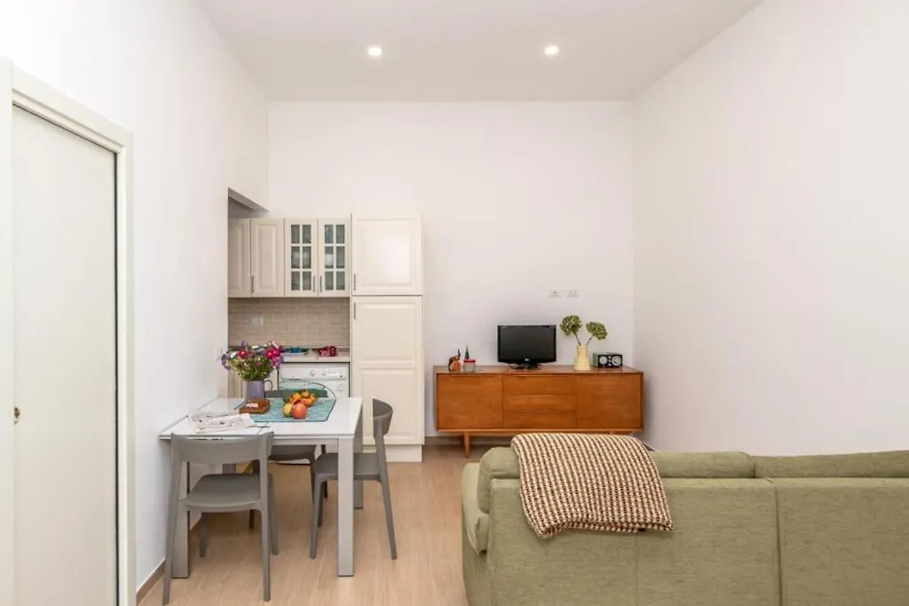 Ferienwohnung Liberty House, In Stile Retro! Mailand