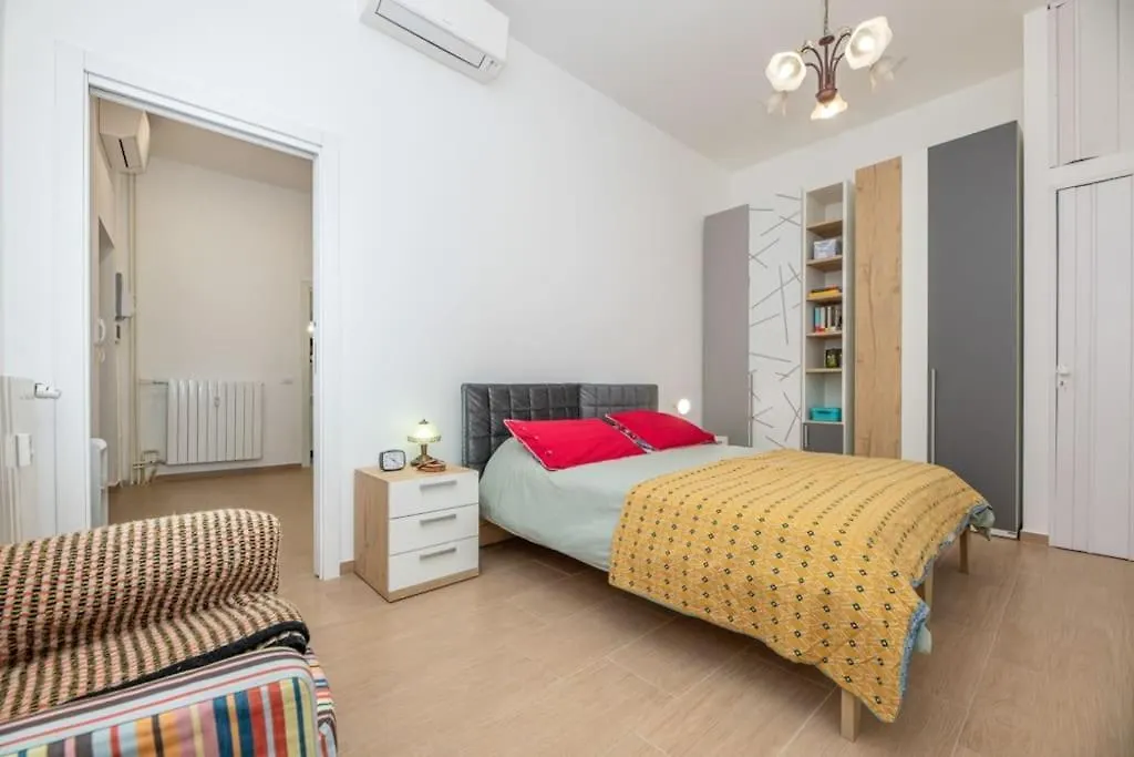Ferienwohnung Liberty House, In Stile Retro! Mailand